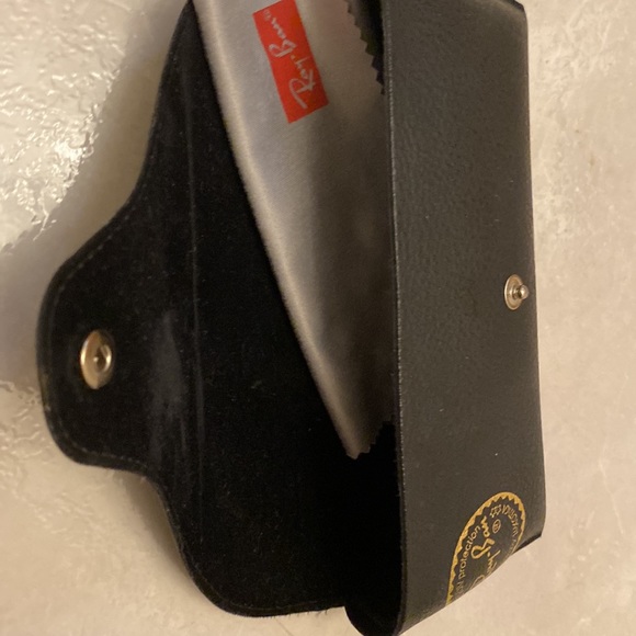 Ray Ban sunglass case - Picture 3 of 4
